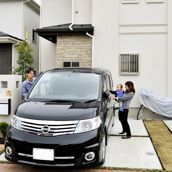 友人や親戚が遊びに来ても余裕でもう1台入れられる駐車場
