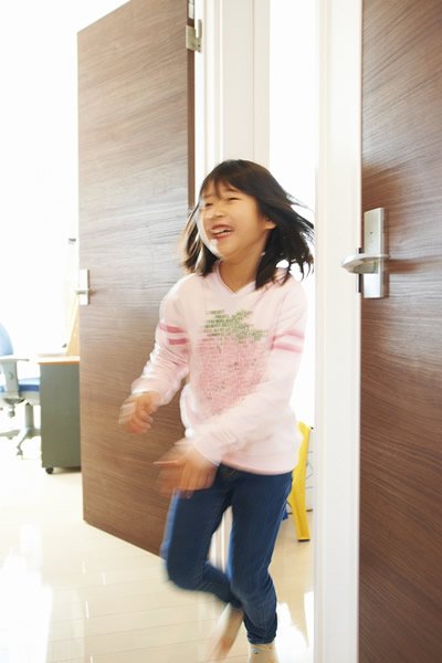階段上がった2階は左・右・正面3室振り分けでとても使い良さそう。