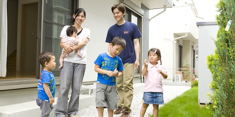 「芝が根付いたらここに砂場とブランコを作ってあげたい」とご主人は計画中です。