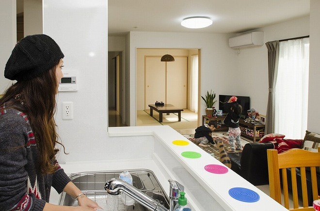 お子様たちを見守りながら家事ができて安心