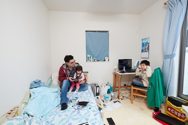 今は2階の1部屋をJくんの部屋として使用。子どもたちとも一緒に遊びます
