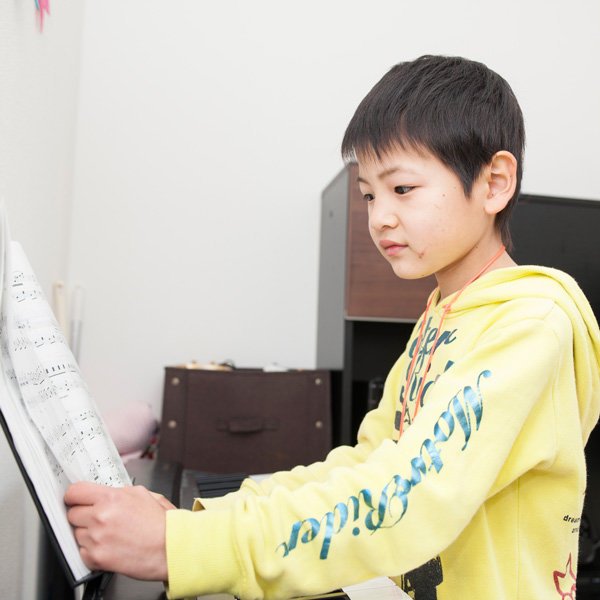 ご兄弟ともに「音楽」が大好き!引っ越して来てからは、マンションほど周囲を気にせずに打ち込めるように。