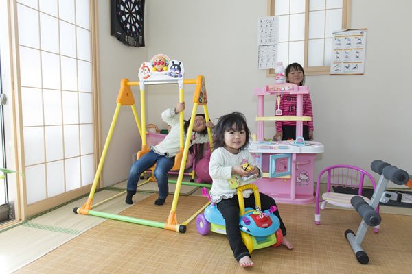 陽当たりのいい和室がお気に入りの遊び場です