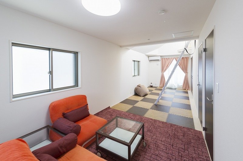 将来は2部屋に区切って子ども部屋にしたいという2階の可変型の洋室