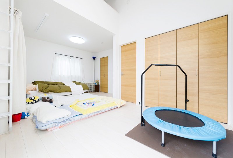 将来的には2つの部屋に分けて使うこともできる主寝室