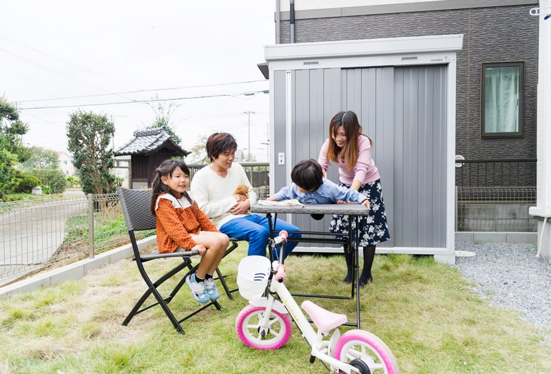 お友達を呼んでのBBQもできる広い庭。物置を置いても十分な広さがあります