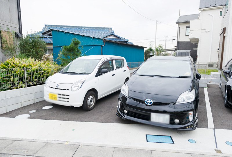 もともと駐車スペースは2台分ですが、軽自動車なら最大4台まで停めることができます