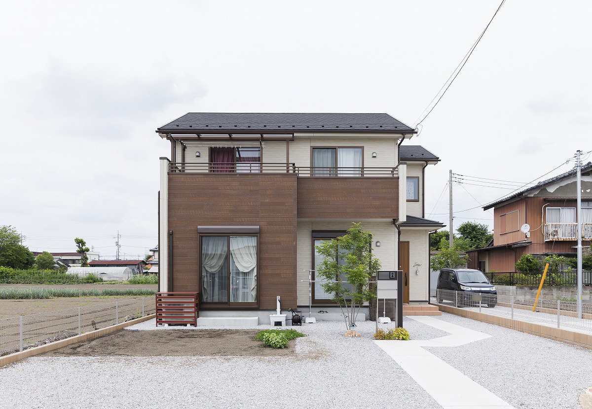 駐車場もお庭も十分な広さ。「分譲住宅とは思えない広さでした」とS様。
