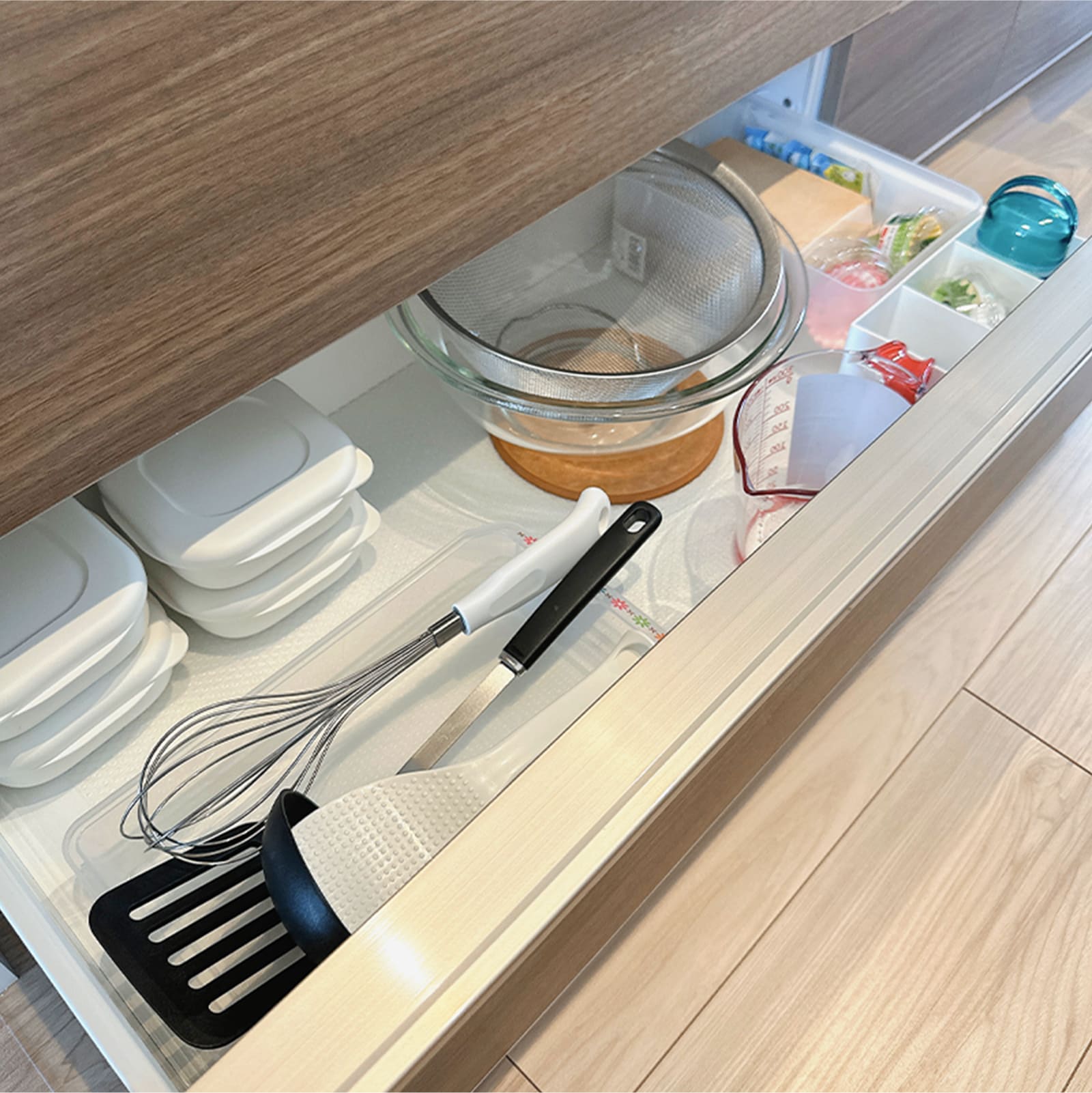 食器棚の画像