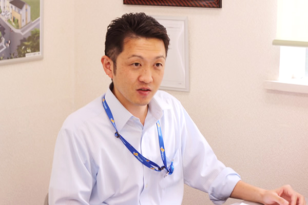 設計担当　手塚