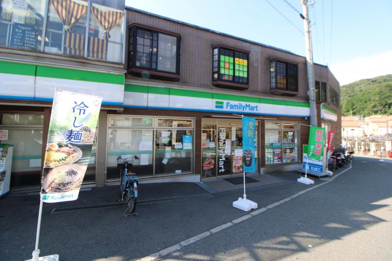 ファミリーマート石切駅前店