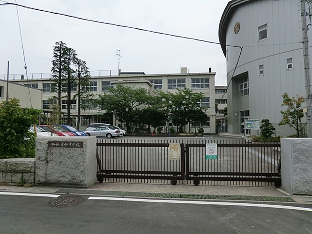 草加中学校