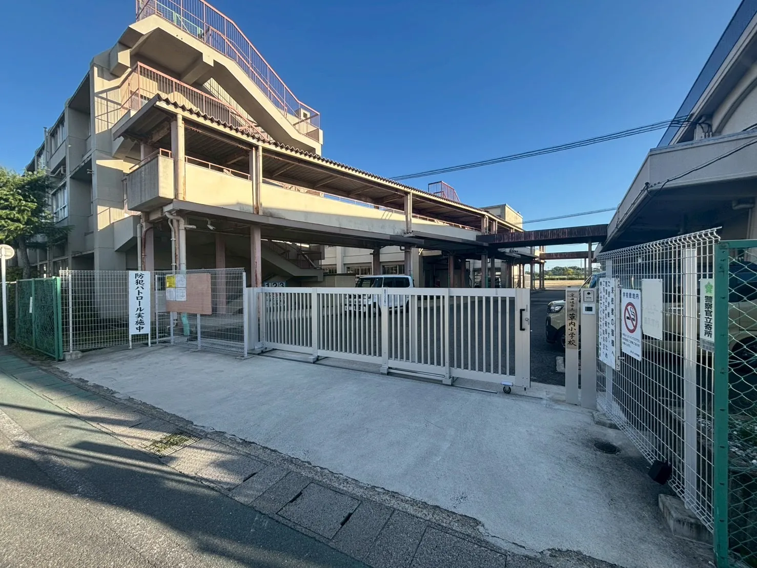 草内小学校