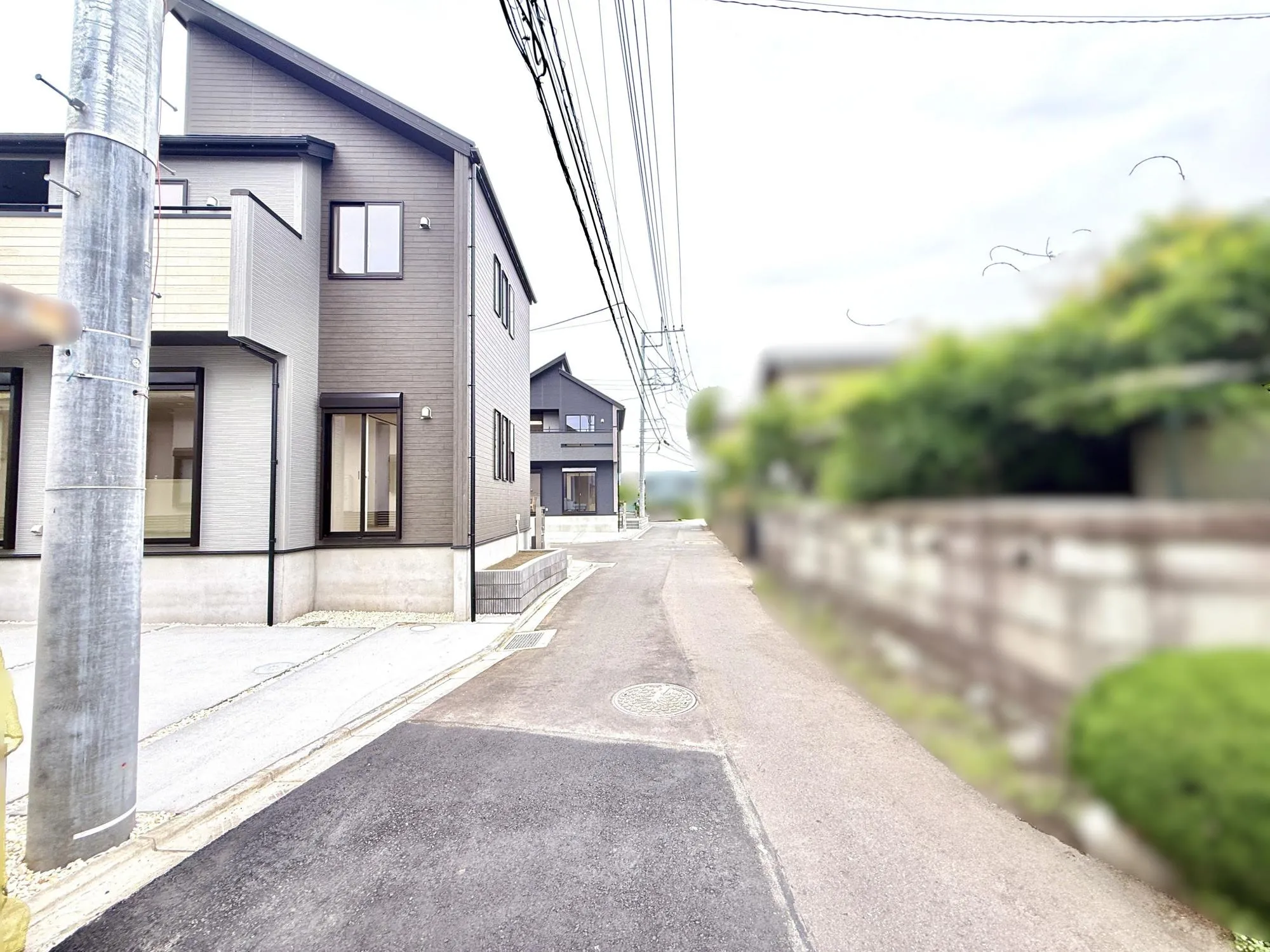前面道路含む現地写真(9号棟)
