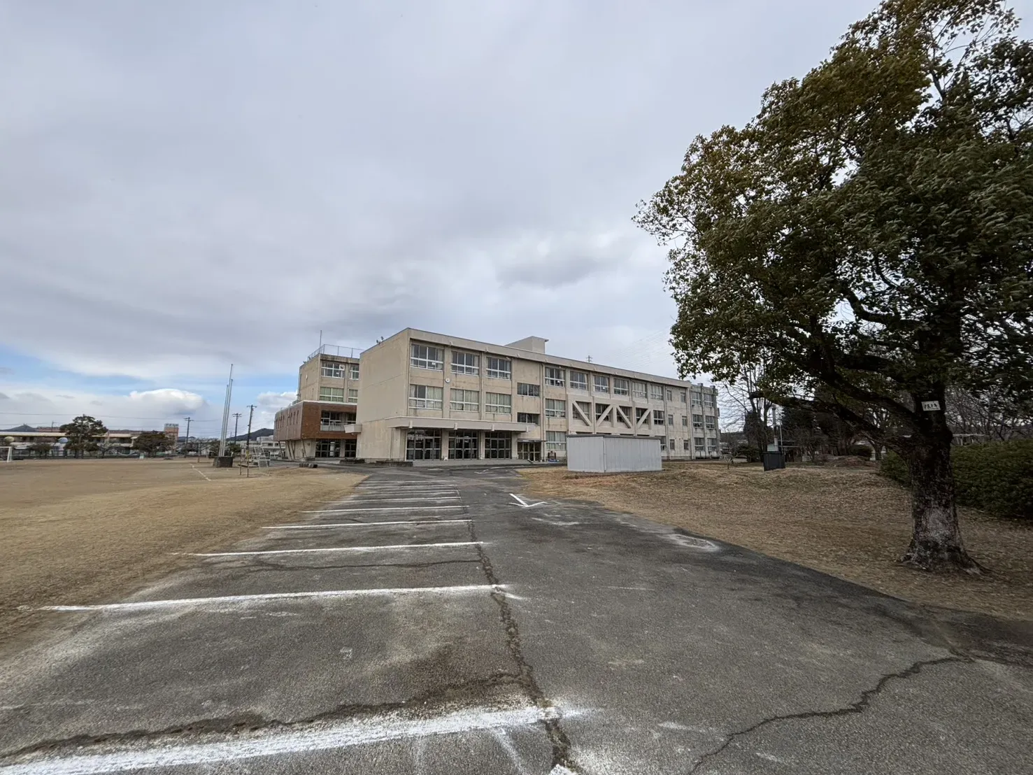 東小学校