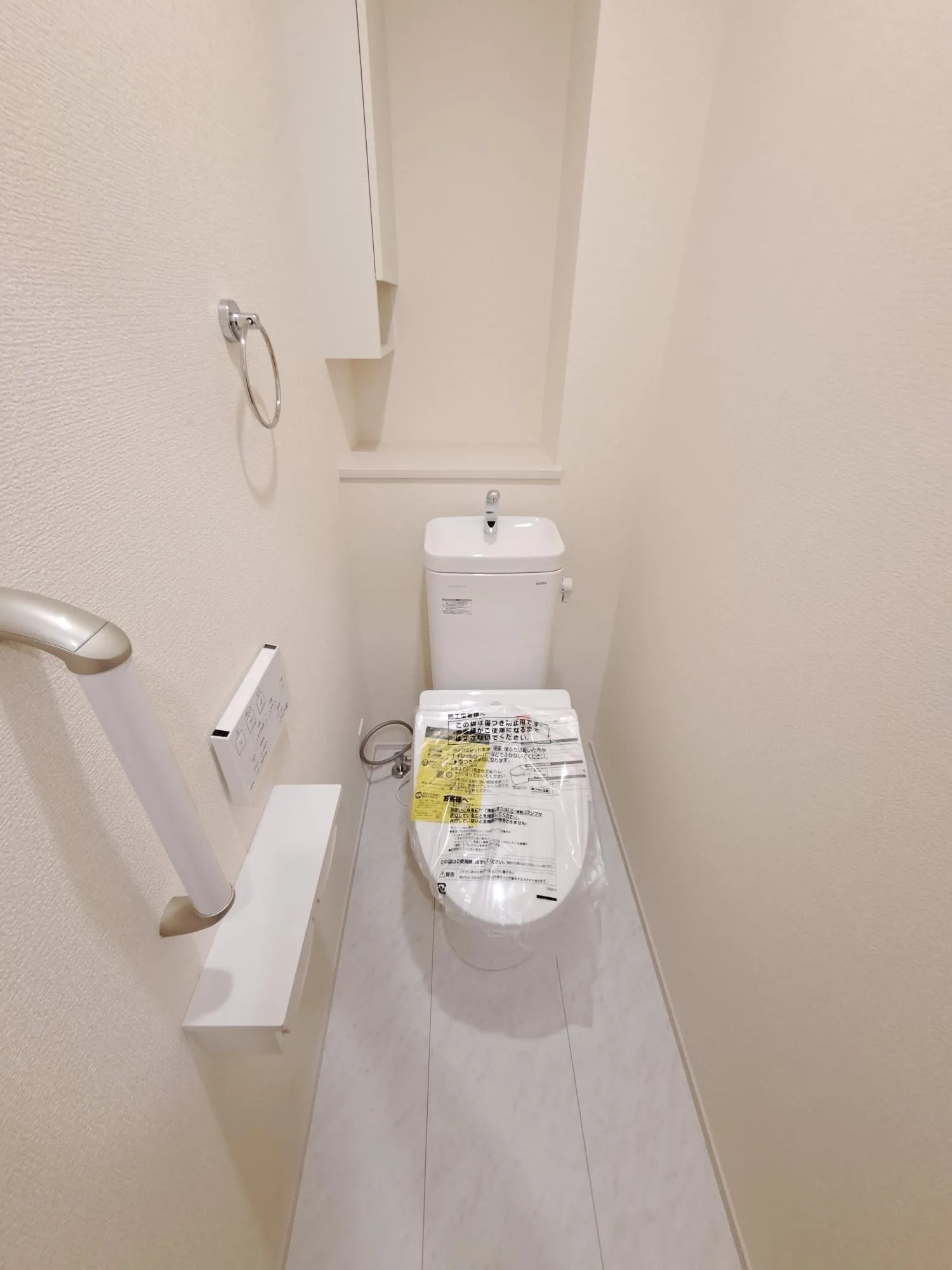 【トイレ】ウォシュレット機能付きのトイレ。