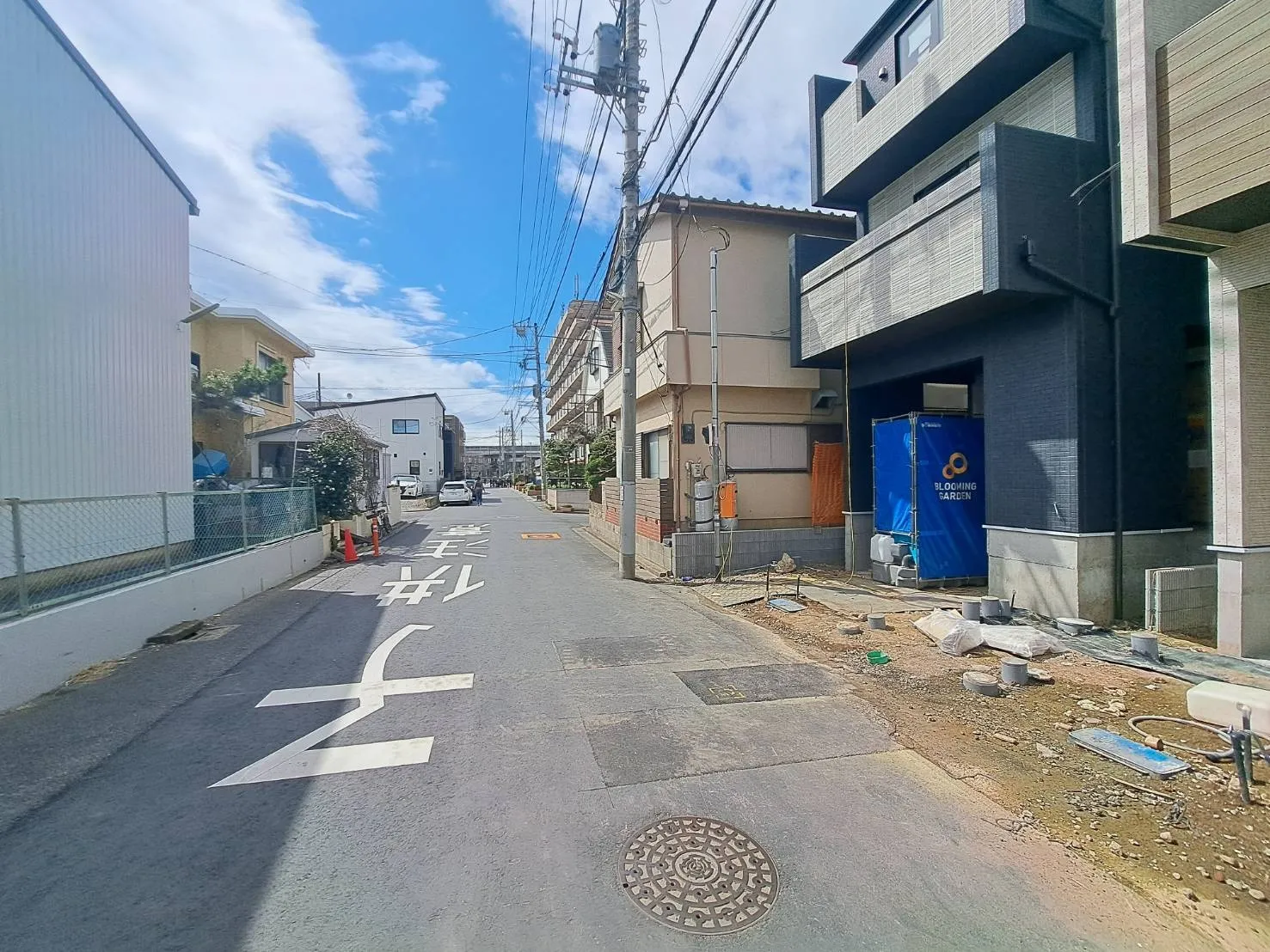 【街並み】車の出し入れもスムーズに行えます♪