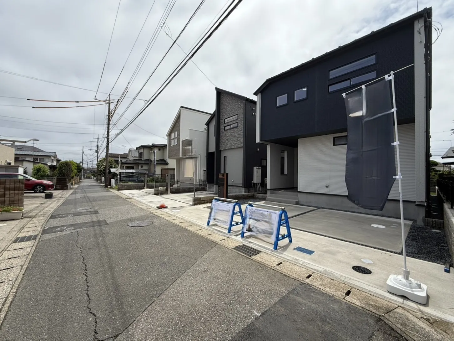前面道路含む外観