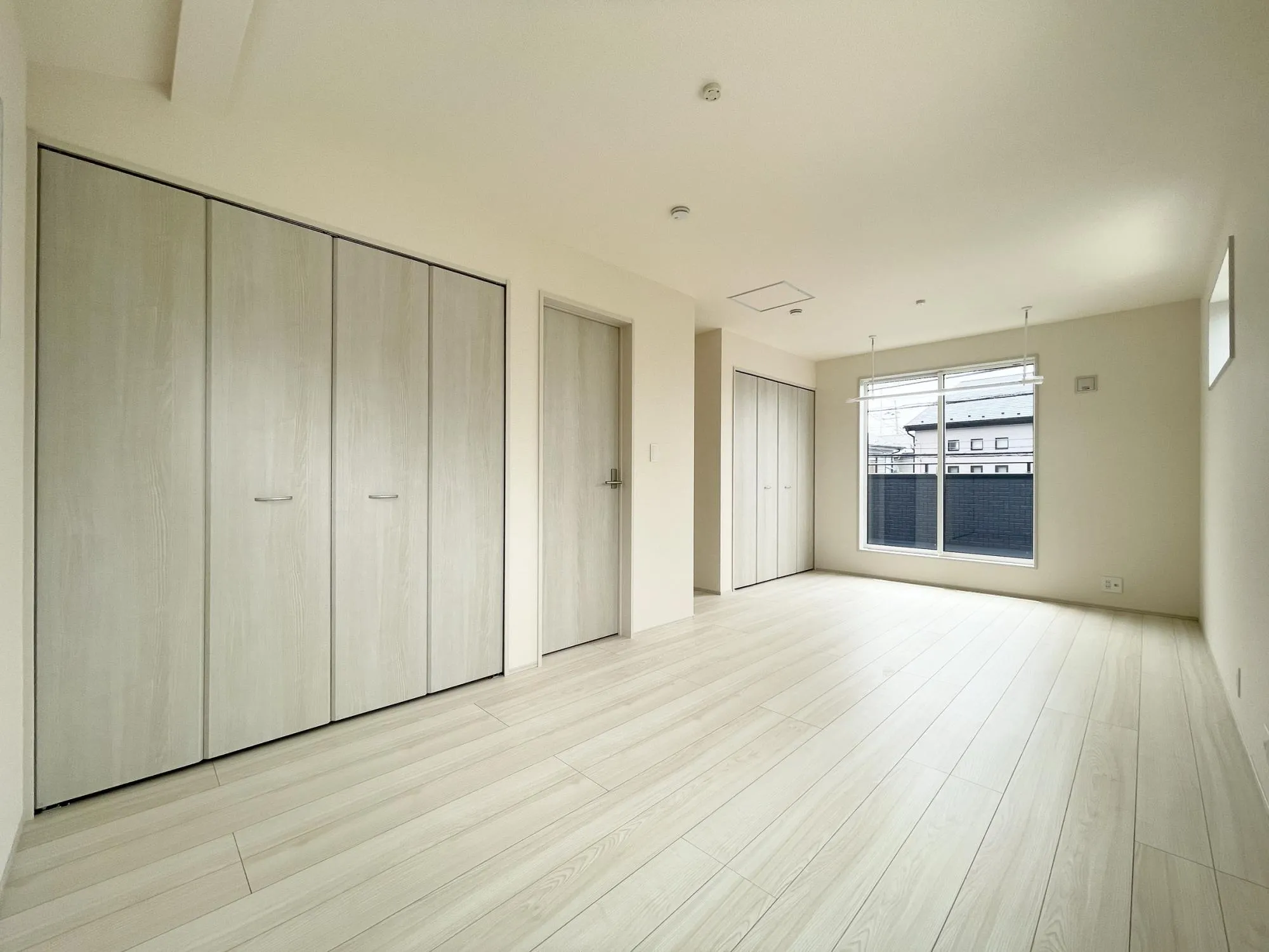 【洋室(10.25帖)】将来こども部屋として1部屋を2つの部屋にアレンジできるフレキシブルルーム(10.25帖)※将来2部屋として利用の場合、間仕切壁工事は有償となります。