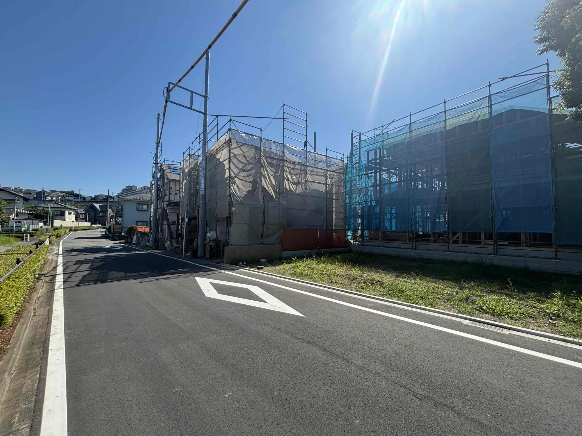 東道路北東側からの上棟時写真(2026年7月10日撮影)