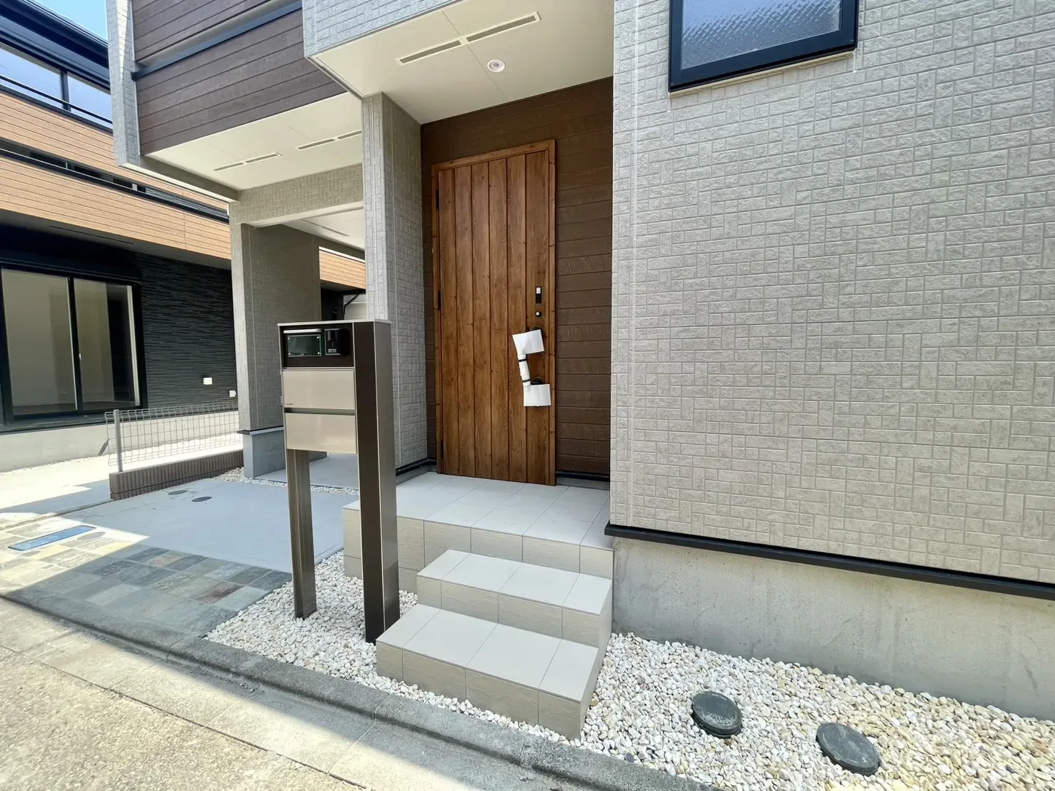 2号棟:「上質な玄関アプローチ」