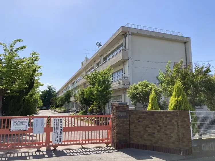 東小学校