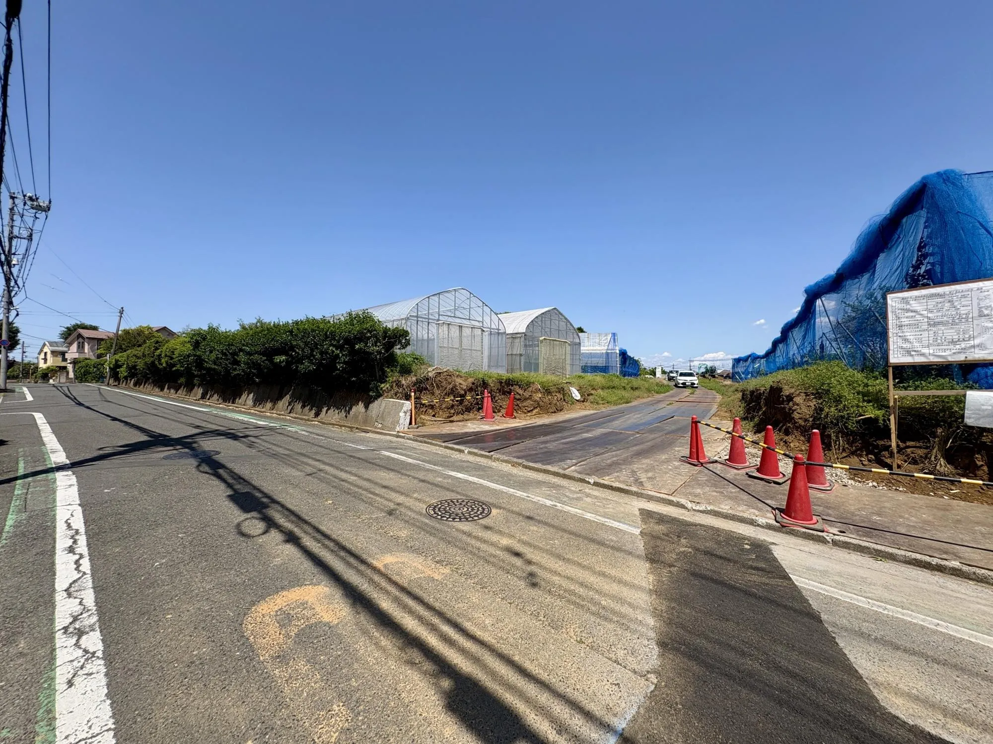 【前面道路含む現地土地写真】