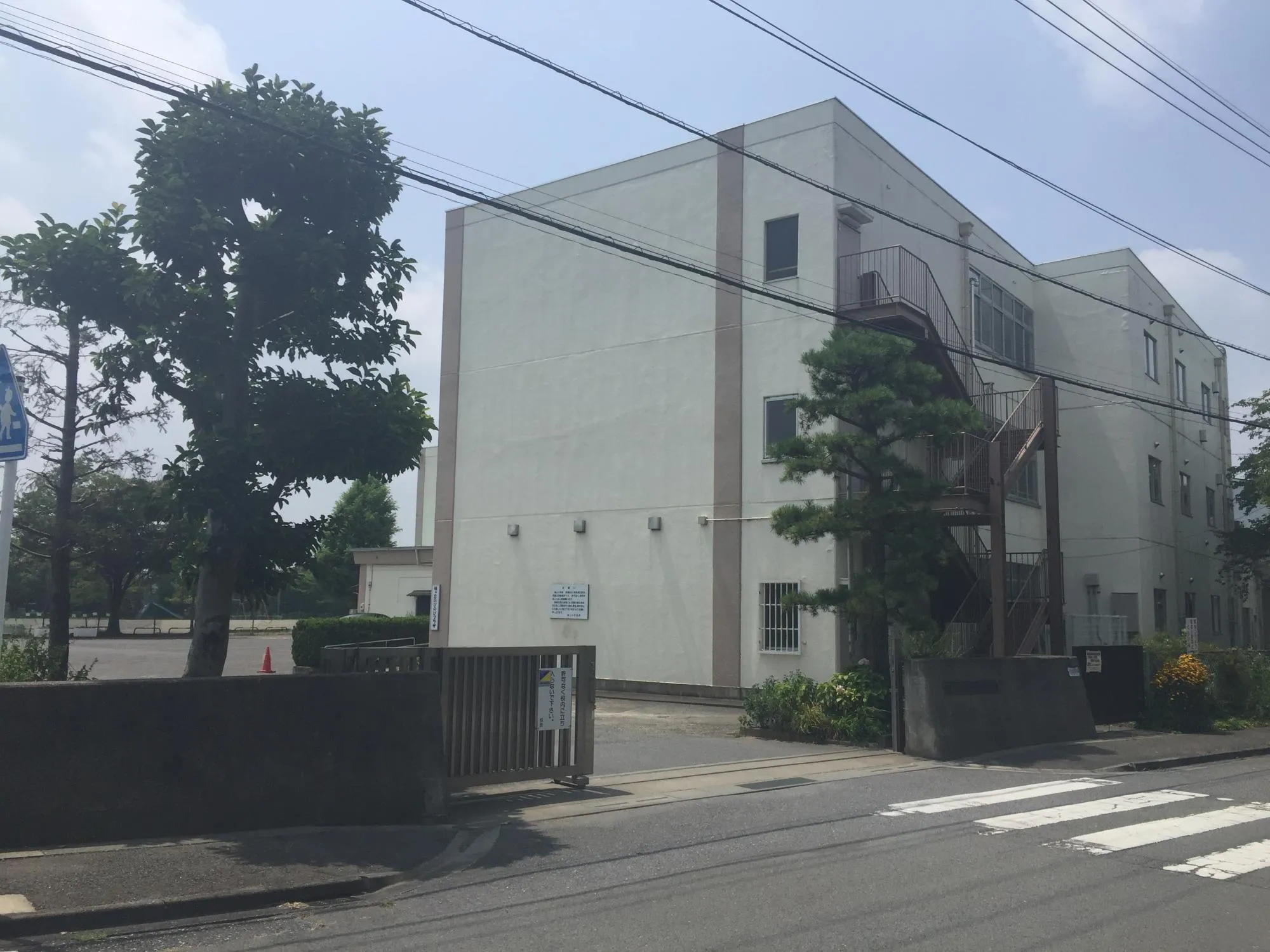 鳩山小学校