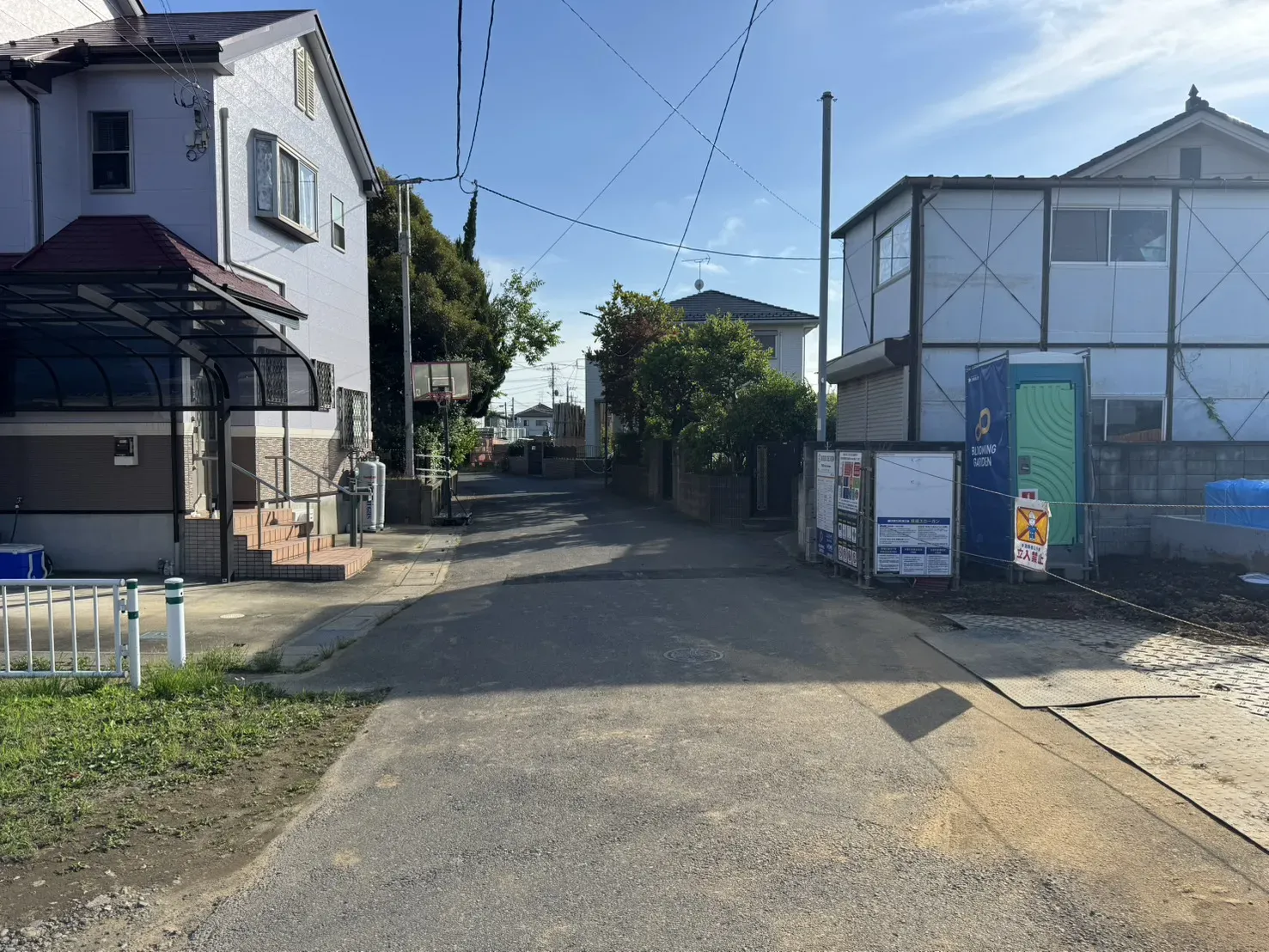 ①号棟側前面道路