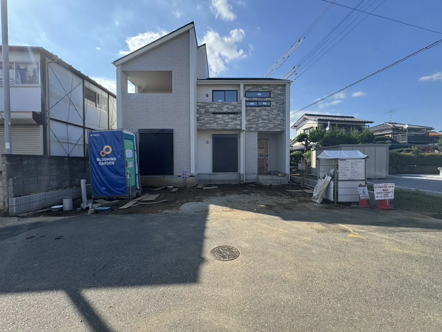 ①号棟側前面道路
