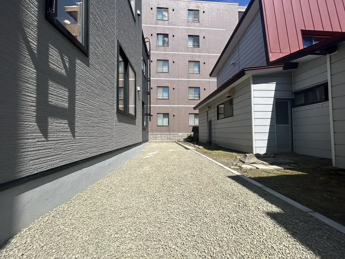 現地写真(前:1号棟、奥:2号棟)