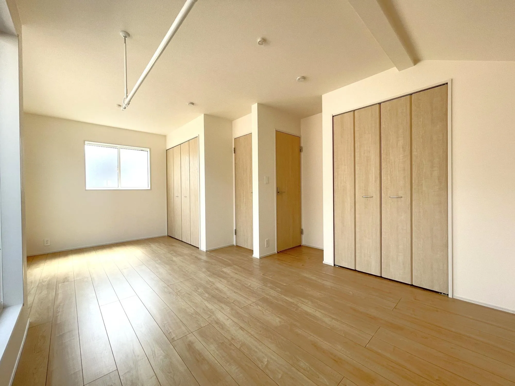 【洋室(9.27帖)】将来こども部屋として1部屋を2つの部屋にアレンジできるフレキシブルルーム(10.50帖)※将来2部屋として利用の場合、間仕切壁工事は有償となります。