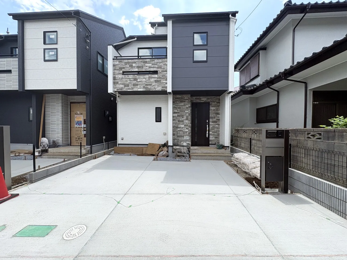 【外観写真】様々な税制優遇が受けられる、長期優良住宅です!永く住み続けられるこだわりの構造と、折上天井やアクセントクロスなどを施した、デザイン性にも配慮しています♪