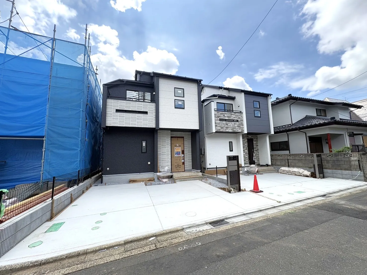 【外観写真】2駅利用可能な好立地◎行先に合わせせて使い分けられるため、毎日の通勤・通学がスムーズに整います♪駅徒歩圏内で遅い帰宅や雨の日も安心。
