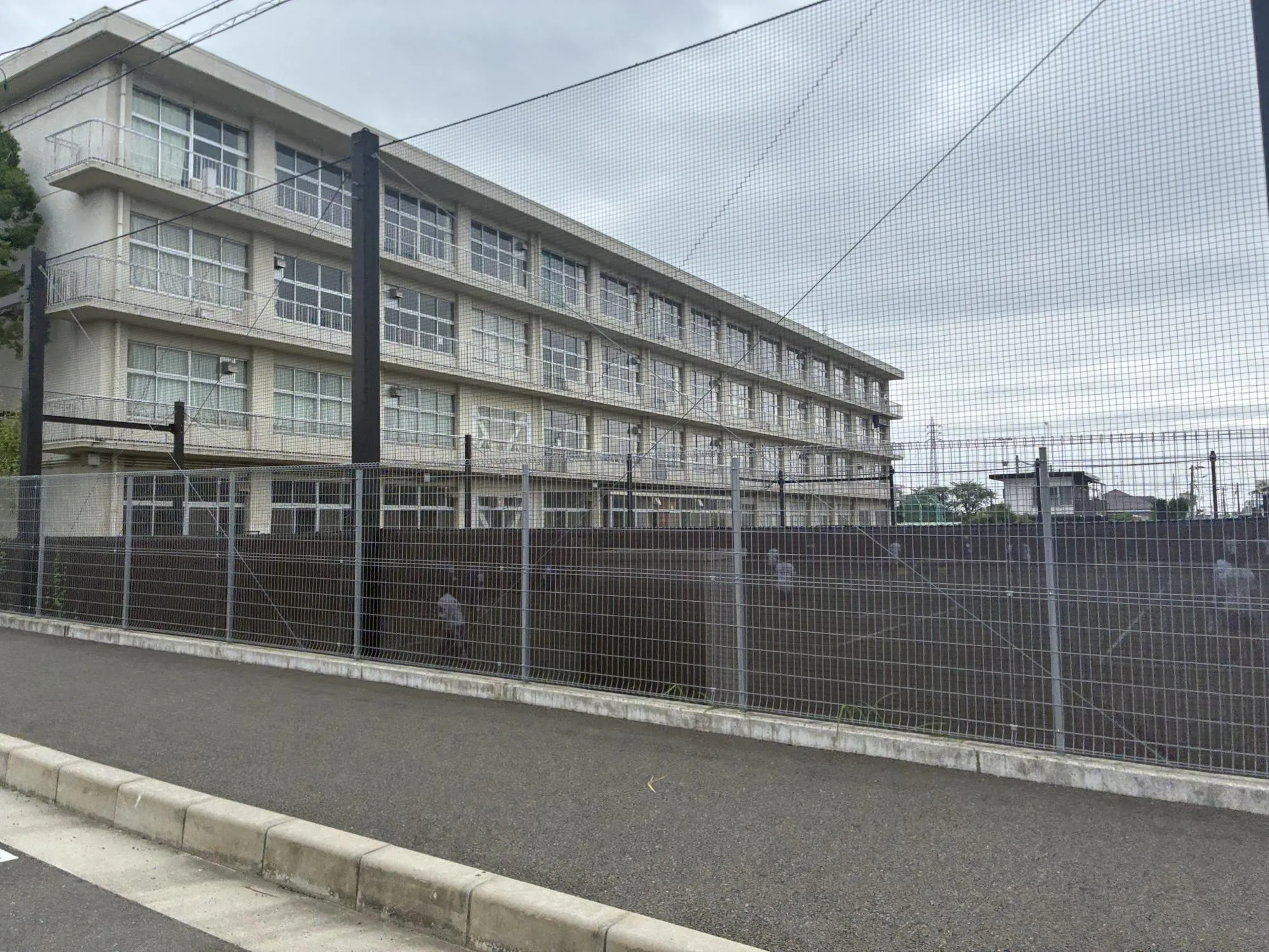 秦野市立西中学校