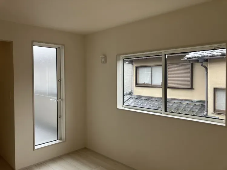 【洋室】WIC付きで、お部屋を広くすっきりとお使いいただけます!
