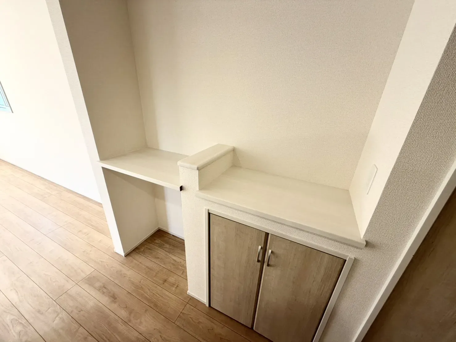 キッチン横の収納は多用途でご利用いただけます