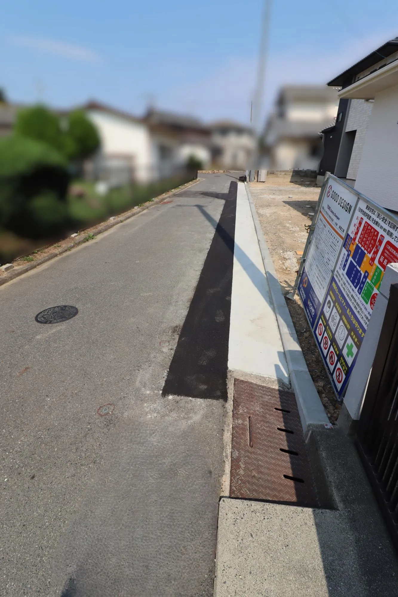 【前面道路/道路向かいに公園あり】