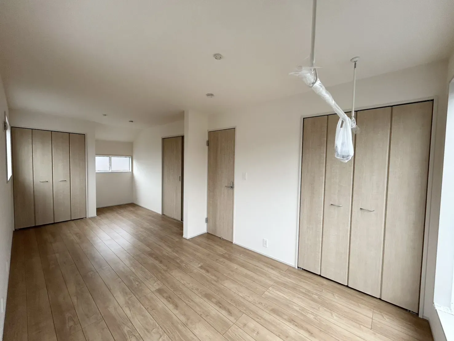 【1号棟】将来のライフスタイルに合わせて2部屋にできる可変型洋室