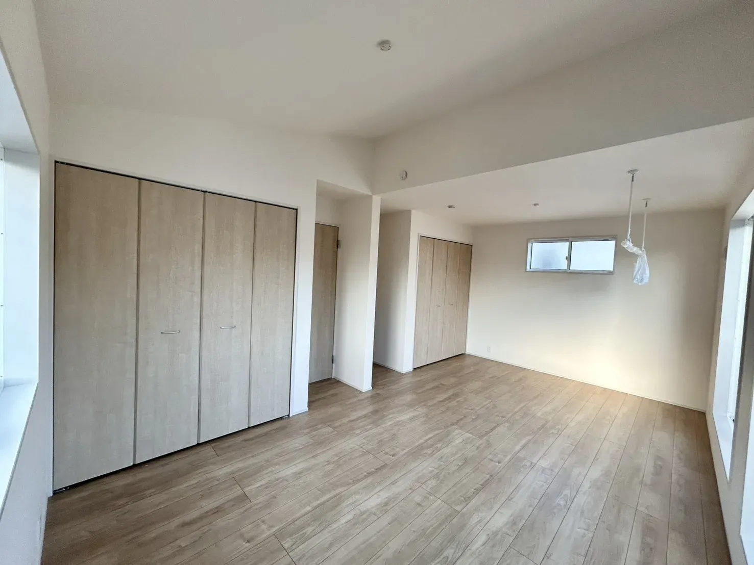 将来のライフスタイルに合わせて2部屋にできる可変型洋室