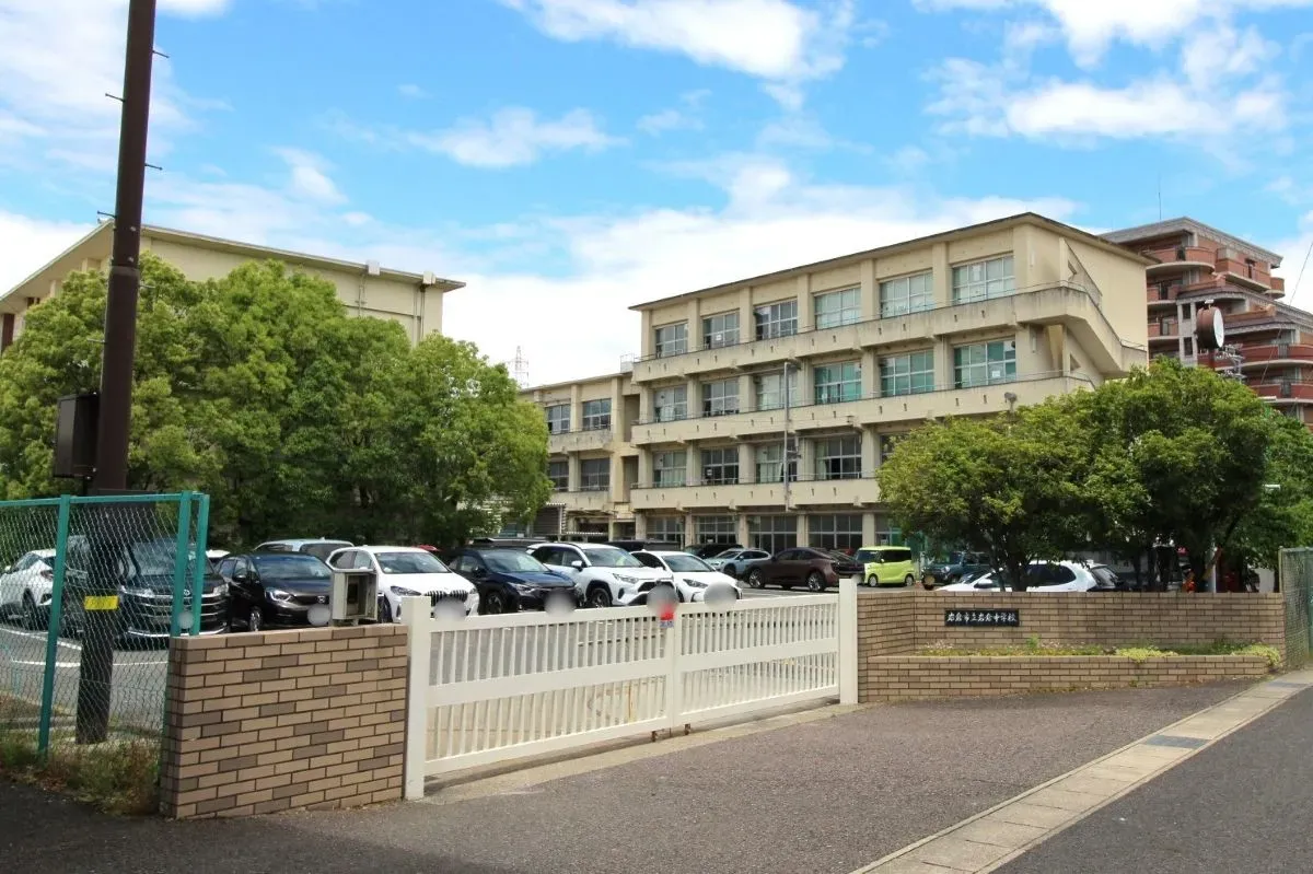 岩倉市立岩倉中学校