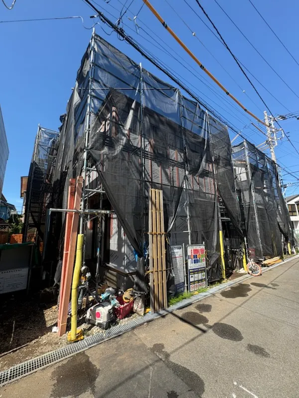 閑静な住宅街に佇む新築2棟。