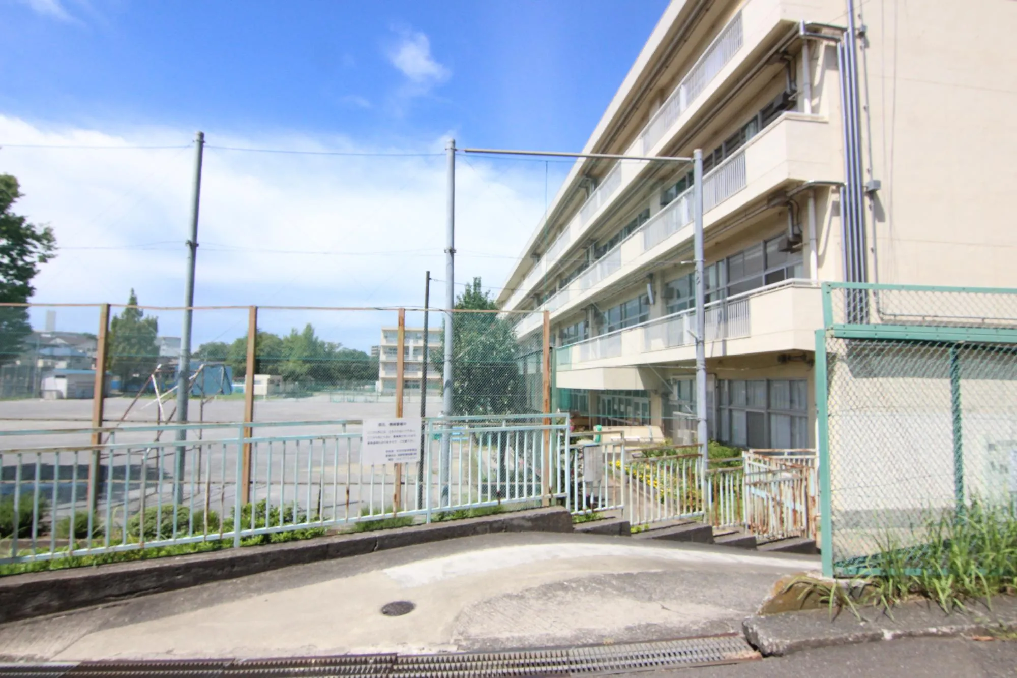 鶴川第二中学校
