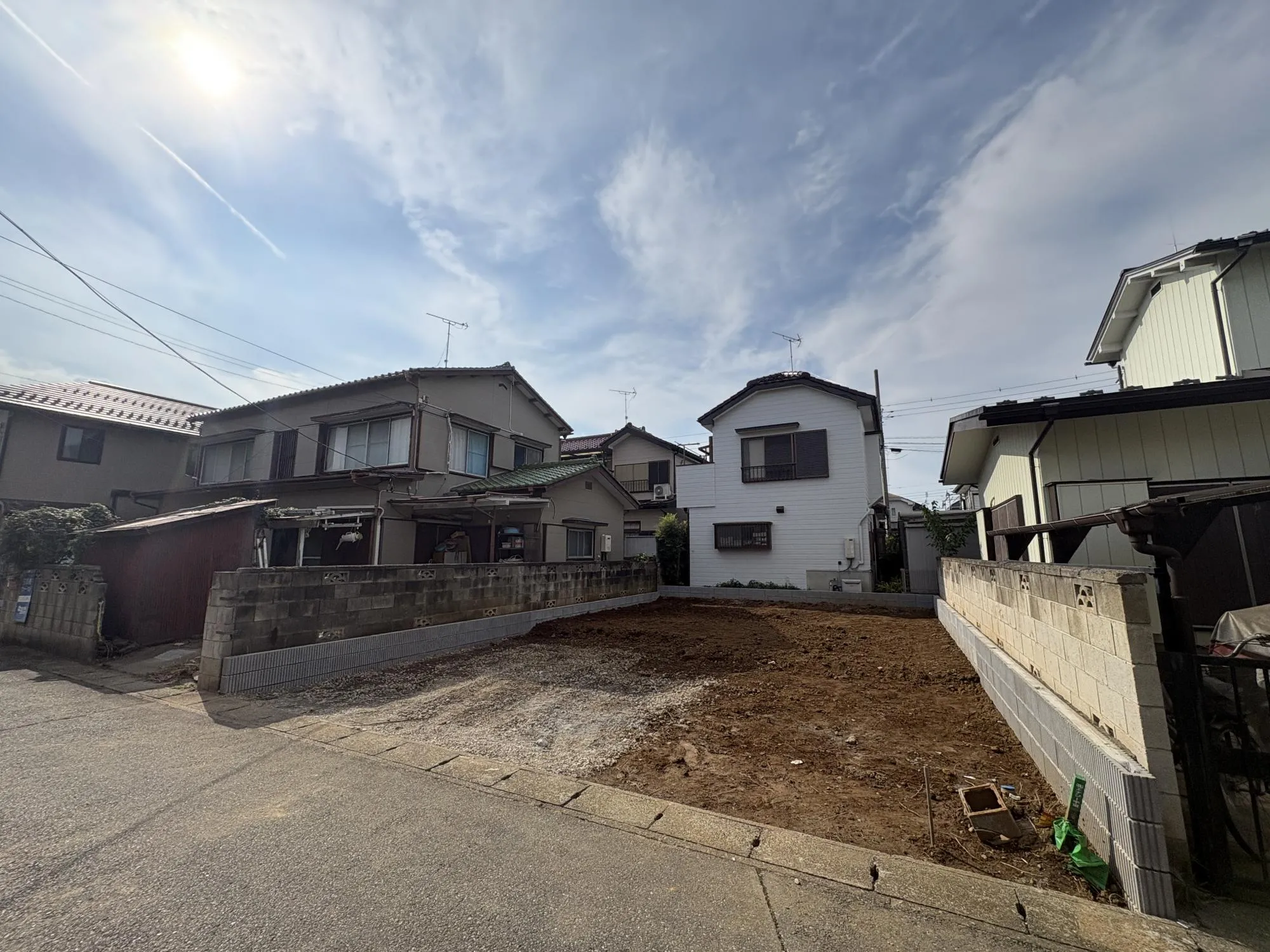 【外観写真】朝日小学校徒歩10分、公園徒歩4分。お子さまの通学や休日の外遊びにも嬉しい子育てに適した立地です。