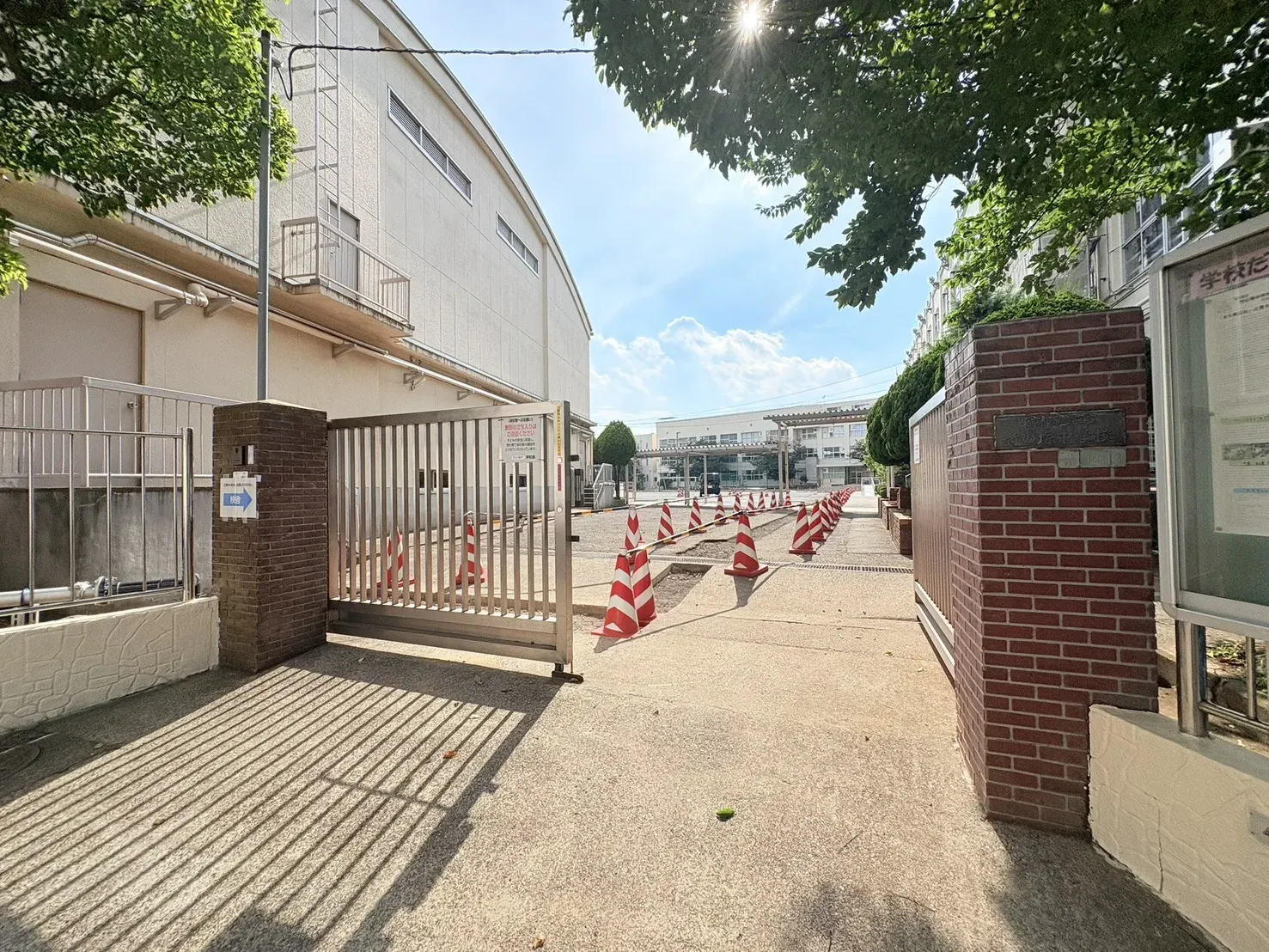 足立区竹の塚中学校