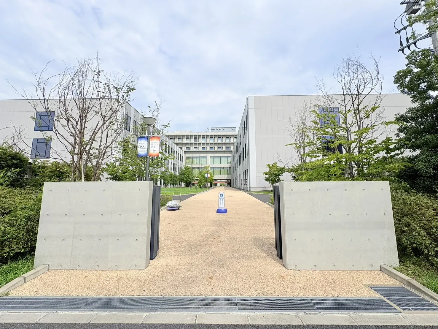 文教大学東京あだち図書館