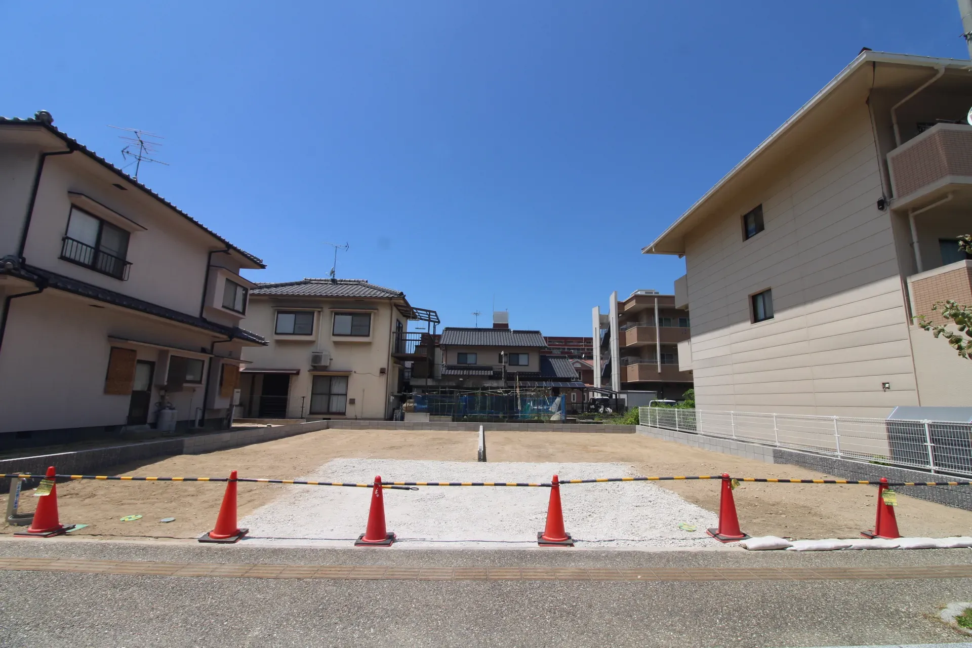 前面道路から見た宅地